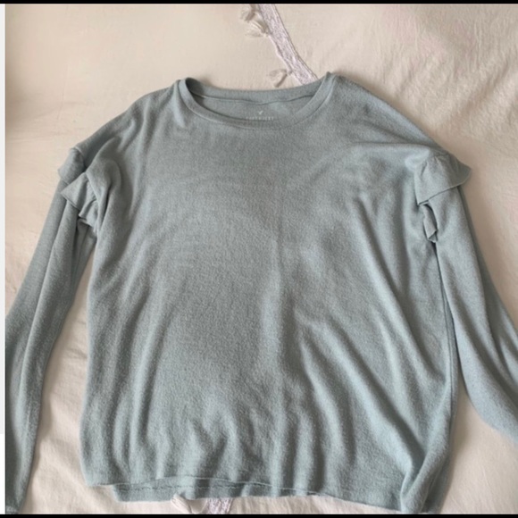 American eagle super soft long sleeved shirt. - Picture 2 of 4